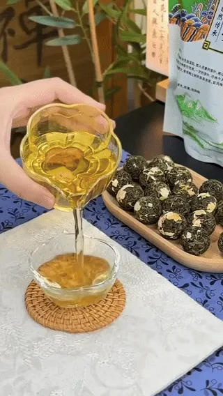 【茉莉龍珠綠茶】純正台灣茶，無色素香精✖️七次窨花手工揉捻🌼茉莉濃香＋綠茶鮮爽🌱熱水一沖，花香四溢，甘醇無比！球形緊壓釋放天然茉莉與嫩茶香，甘醇鮮爽，喝得健康！💎安心首選！ - 17
