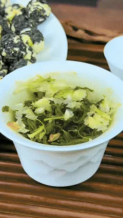 【茉莉龍珠綠茶】純正台灣茶，無色素香精✖️七次窨花手工揉捻🌼茉莉濃香＋綠茶鮮爽🌱熱水一沖，花香四溢，甘醇無比！球形緊壓釋放天然茉莉與嫩茶香，甘醇鮮爽，喝得健康！💎安心首選！ - 4