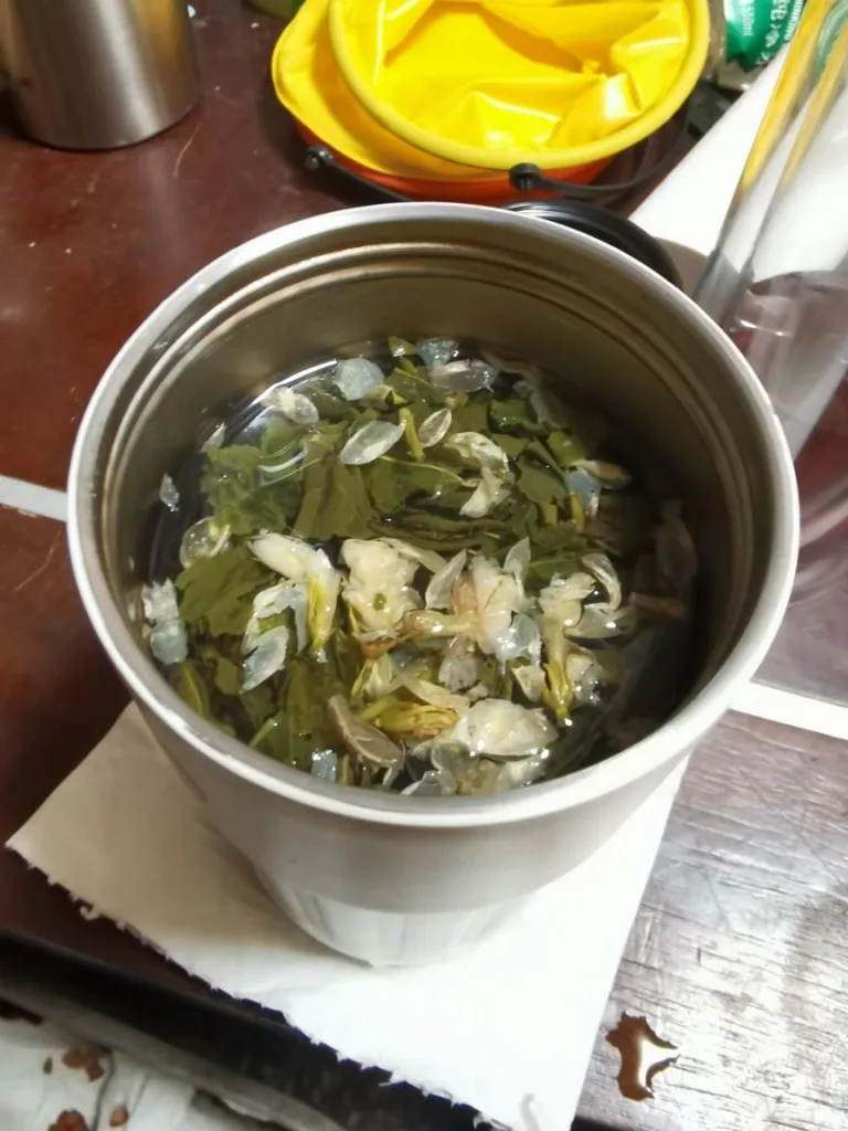 【茉莉龍珠綠茶】純正台灣茶，無色素香精✖️七次窨花手工揉捻🌼茉莉濃香＋綠茶鮮爽🌱熱水一沖，花香四溢，甘醇無比！球形緊壓釋放天然茉莉與嫩茶香，甘醇鮮爽，喝得健康！💎安心首選！ 實拍
