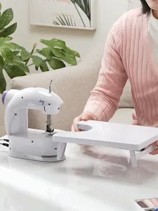 🧵補衣＋鎖邊＋釦眼＋拼布，一台全包辦！🪡換這台家用迷你縫紉機，一鍵就能縫！手殘黨秒變裁縫師✨吃厚能力超強，多層牛仔布輕鬆推📢小巧收納不佔位，鎖邊釦眼拼布全搞定，媽媽推厚布也超順⚡ - 6