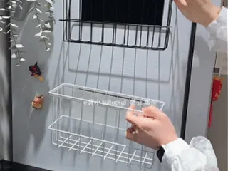 🧲冰箱側邊變網美牆！北歐風磁吸置物架，強力磁鐵免鑽免膠一貼即用，承重力超穩不掉落，調味瓶紙巾雜物全收納，釋放檯面空間，✨質感烤漆防鏽，廚房顏值瞬間升級，收納美學一次到位🛒 - 5
